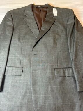 JOSA BANK Grey WindowPane NWT suit